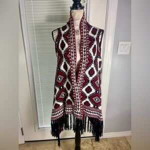 Romeo + Juliet Couture Aztec Geometric Southwest Fringe Ponco Cardigan Sweater M